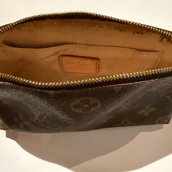 Louis Vuitton small cosmetic bag - Picture 3 of 5